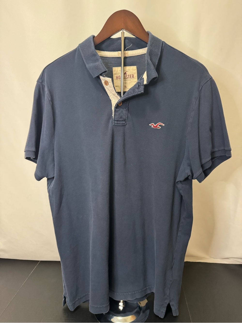 Hollister Men's Dark Navy Polo with Pink Logo Accent. Mens XL